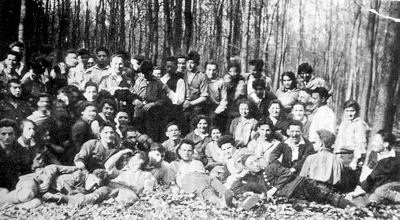Versammlung des Kibbuz Cheruth im Buchenwald