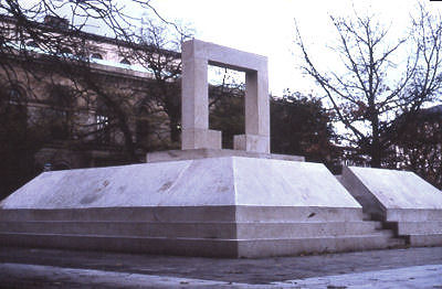 Hannover, Das Mahnmal am Opernplatz